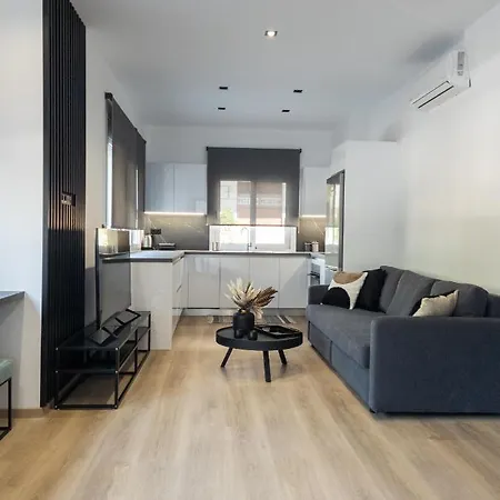 Psaron Suites Near Port Apartment *