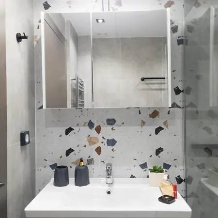 Psaron Suites Near Port Apartment *