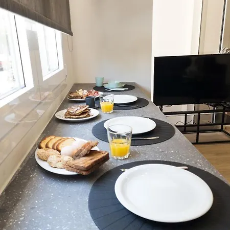 Psaron Suites Near Port Piraeus