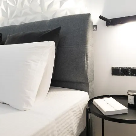 Psaron Suites Near Port Apartment *