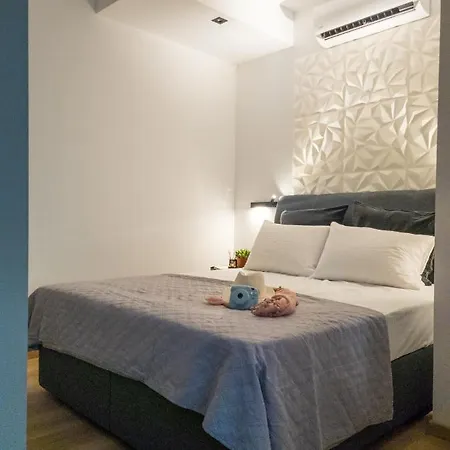 Apartment Psaron Suites Near Port