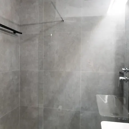 Psaron Suites Near Port Apartment *